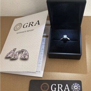 VVS1 Moissanite Engagement Ring